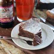 Flourless Chocolate Cake Recipe - Did you know that beer pairing is a thing? Pints and Plates can help take the mystery out of choosing the right beer. This delicious, gluten-free recipe is easy to make and pairs perfectly with a fruity beer.