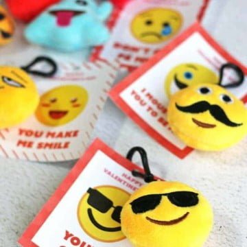 Emoji valentines cards 1