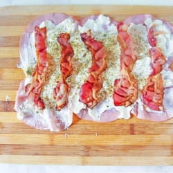 Low Carb Pinwheels with Bacon and Cream Cheese - this quick and easy keto recipe is versatile and is great as an appetizer or as a snack.