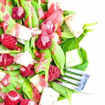 This low carb raspberry vinaigrette dressing is so stinkin' good. Perfect for ketogenic or low carb diets. Delicious flavor and super easy to make.