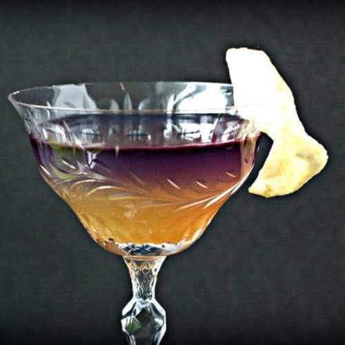 Snow White's Evil Queen could rule the world if she served this Poisoned Apple Pie Cocktail instead of an apple. Try this recipe and you can rule too.