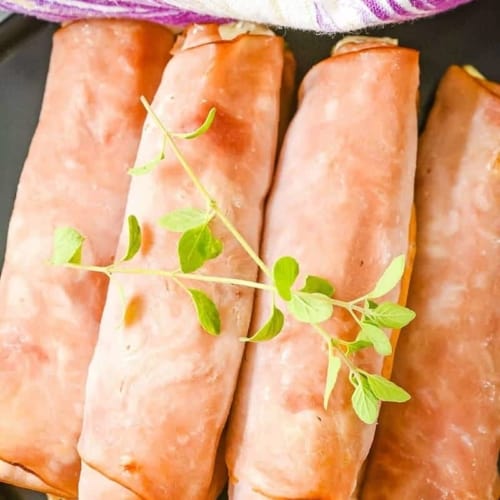 These low carb ham roll ups are a gluten free, keto friendly appetizer recipe you can whip up in less than 30 minutes. Super easy, delicious & versatile. #appetizer #glutenfree #lowcarb #keto #ketodiet #ketogenic #ketorecipes #delicious #easy #quick