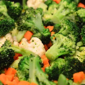 Steamed broccoli carrots and cauliflower