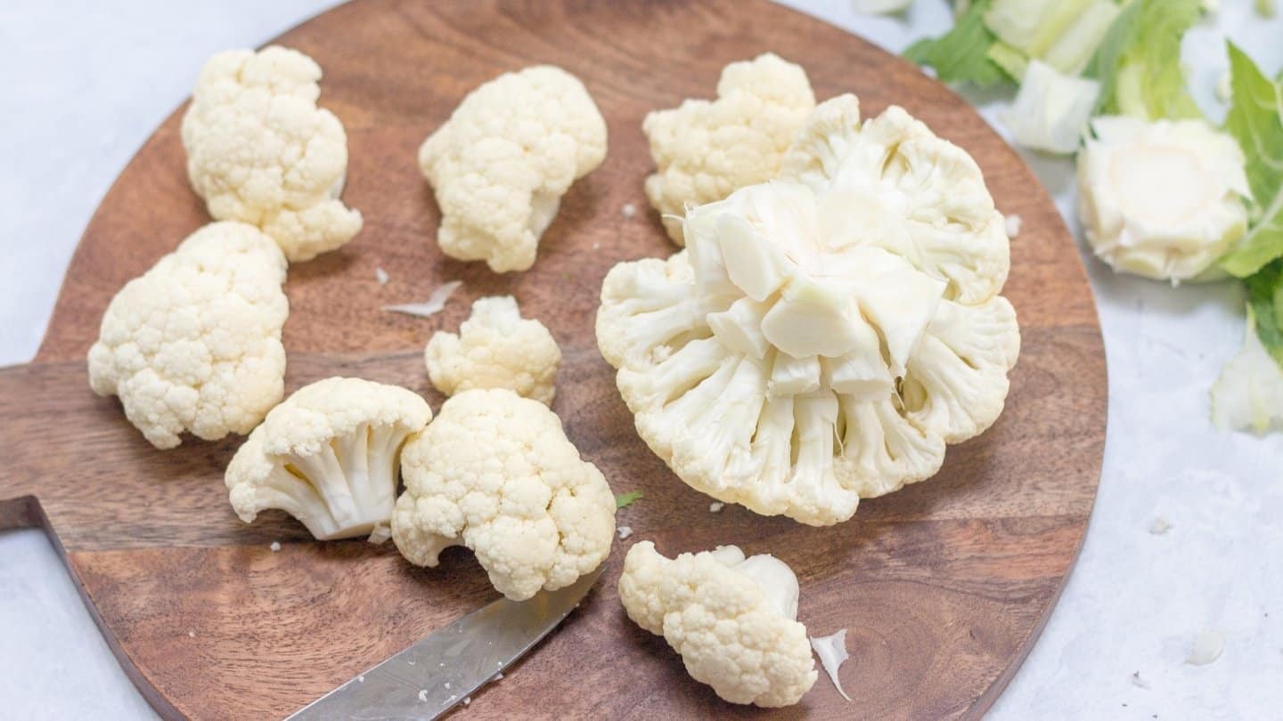 Cauliflower cuts into florets