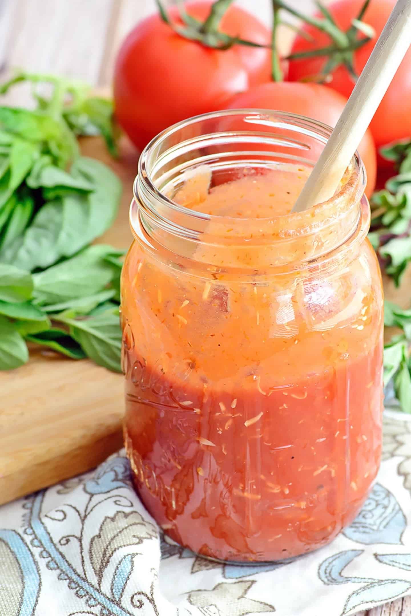 Keto Pizza Sauce 2 Pizza sauce in a jar with fresh tomatoes