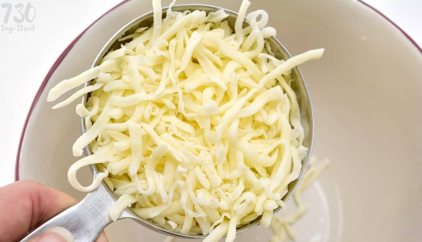 mozzarella cheese in 1 cup measuring cup