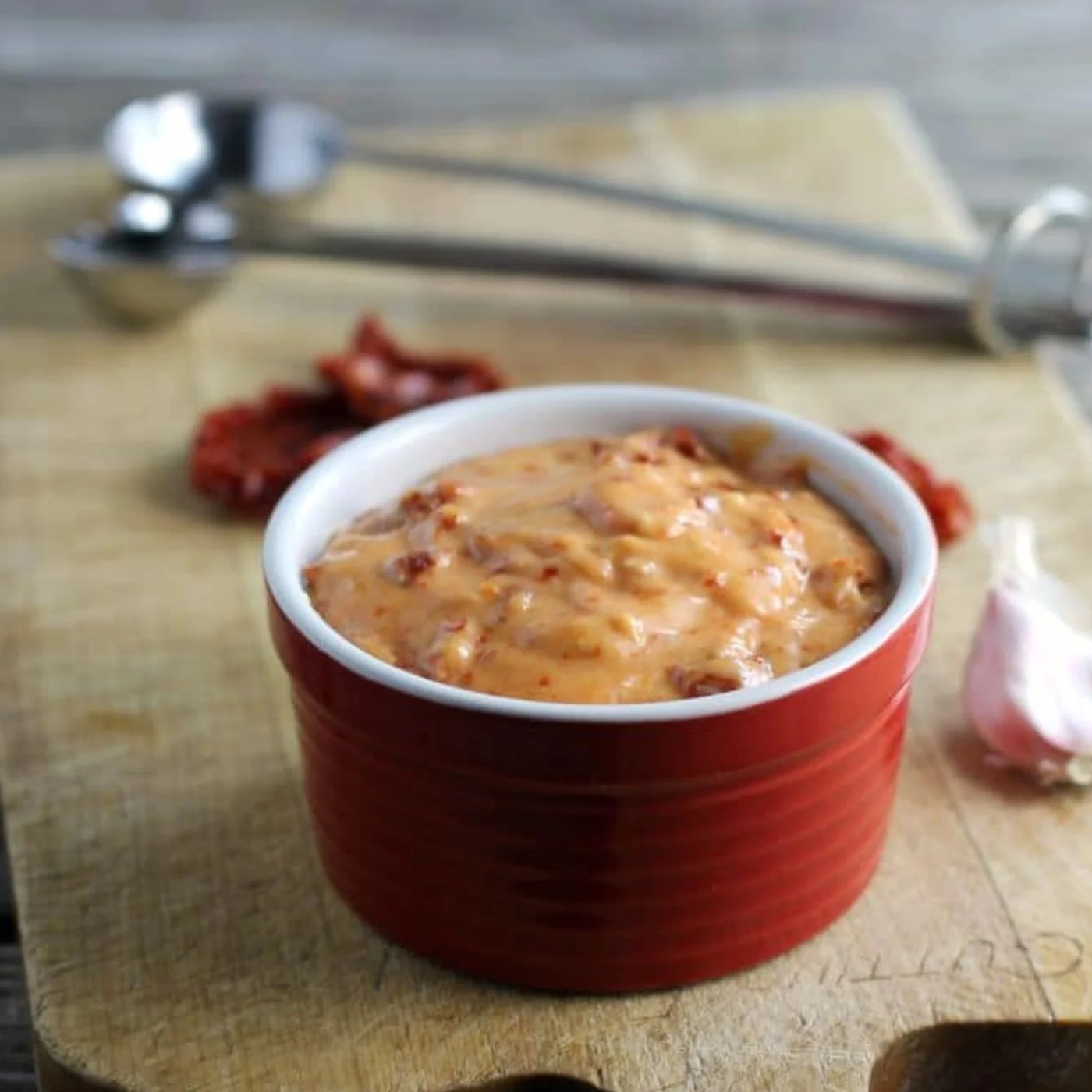 Sun-dried tomato aioli in a bowl