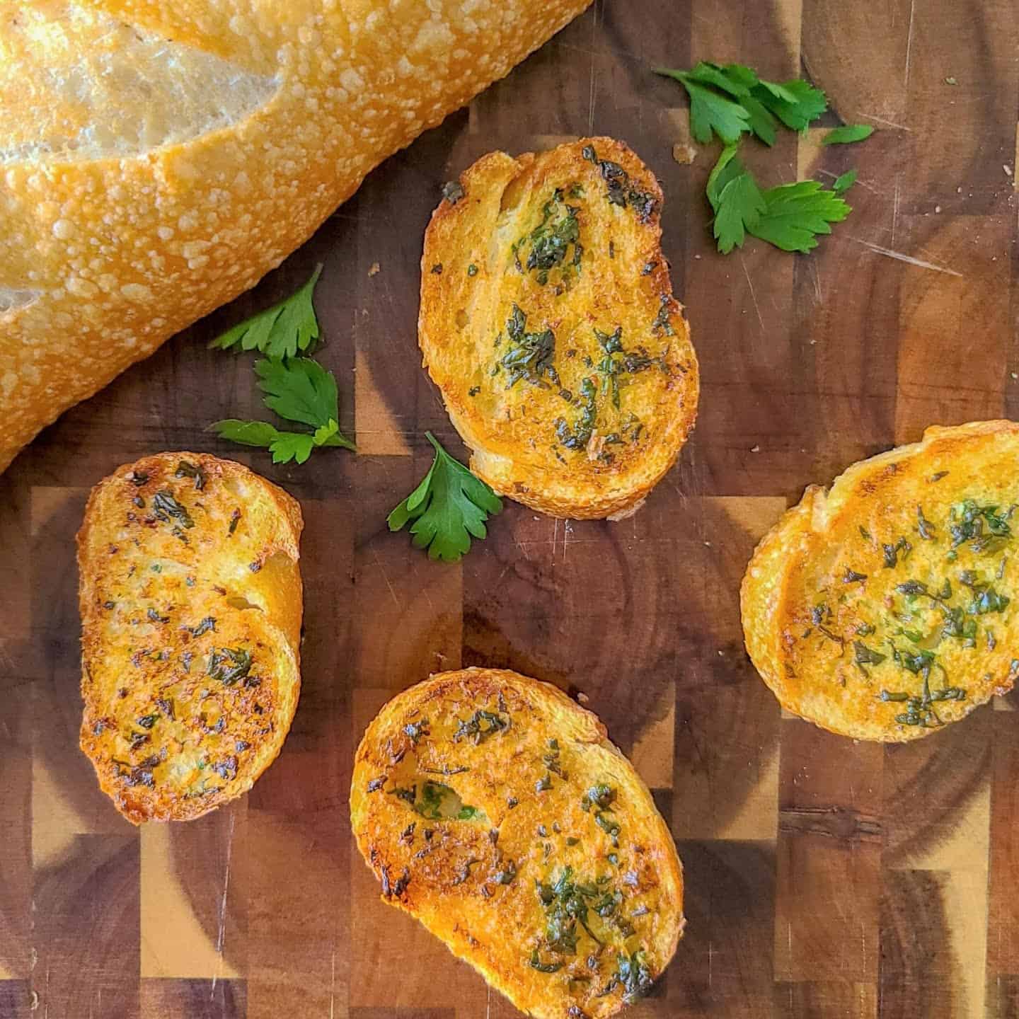 air fryer garlic bread featured