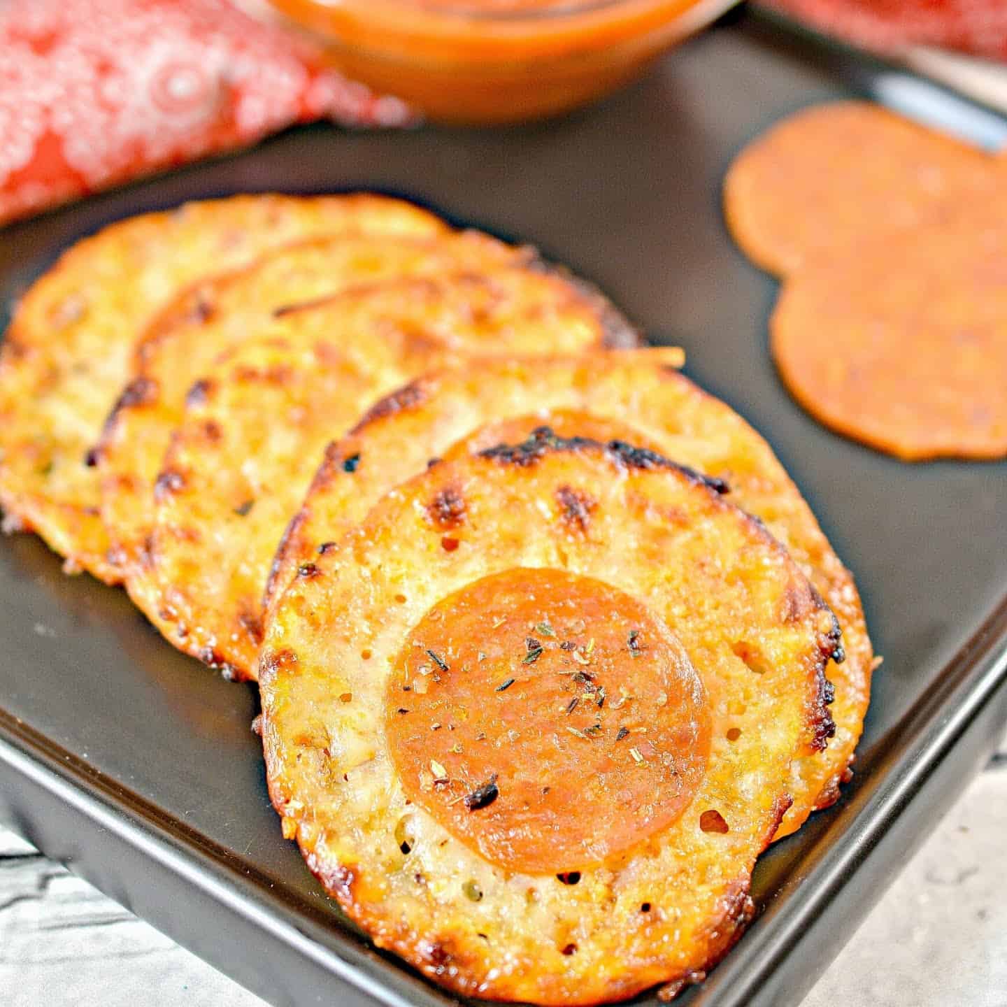 Pizza cheese crisps 