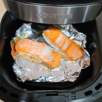 salmon with tin foil in an air fryer