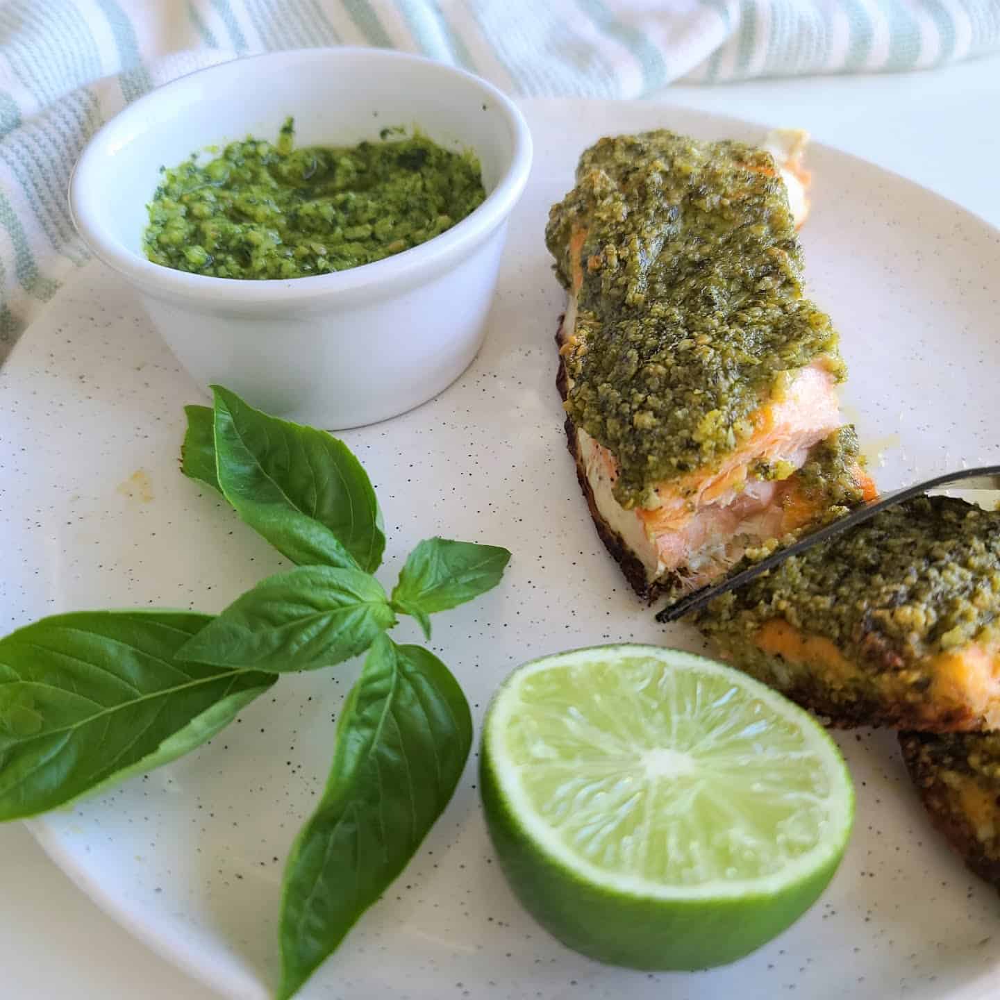 pesto salmon serving