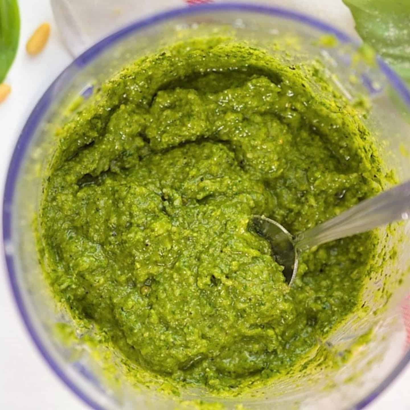 pesto with pine nuts featured