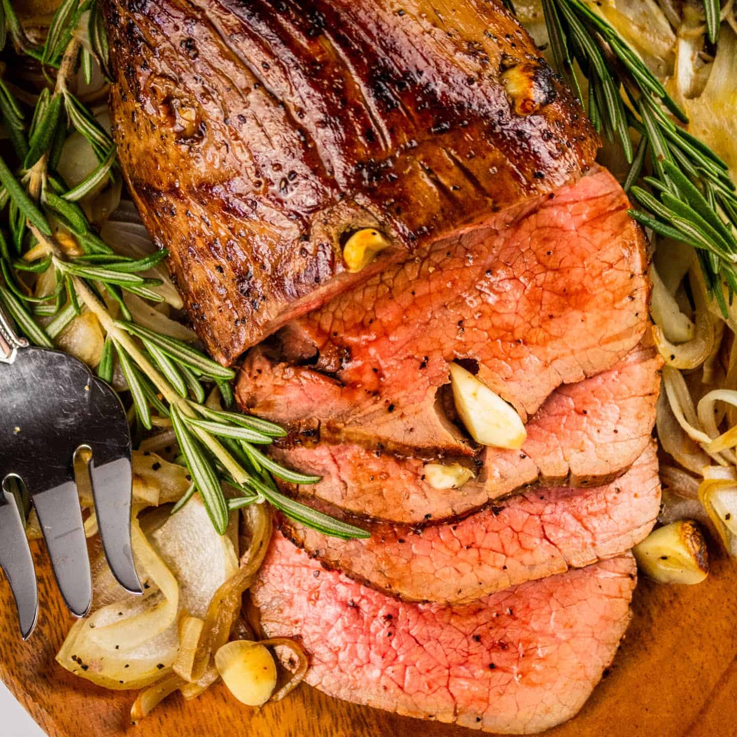 roast beef with garlic and roasemary and onion 