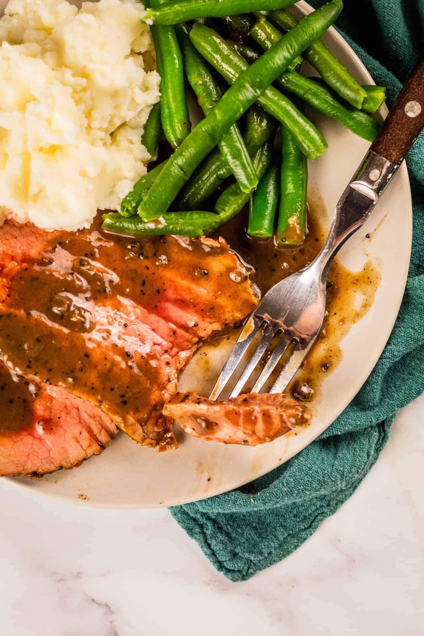 roast beef with mashed potatoes and green beans