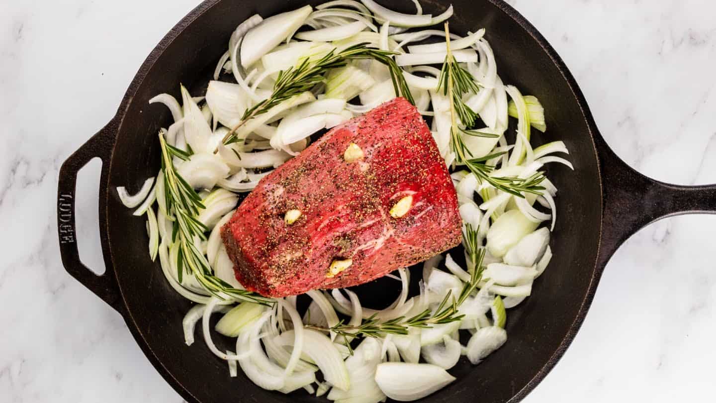 roast beef witn onion and garlic and rosemary