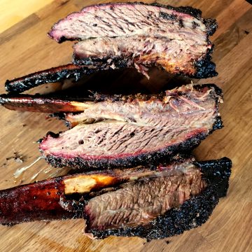 Smoked beef plate ribs featured 1