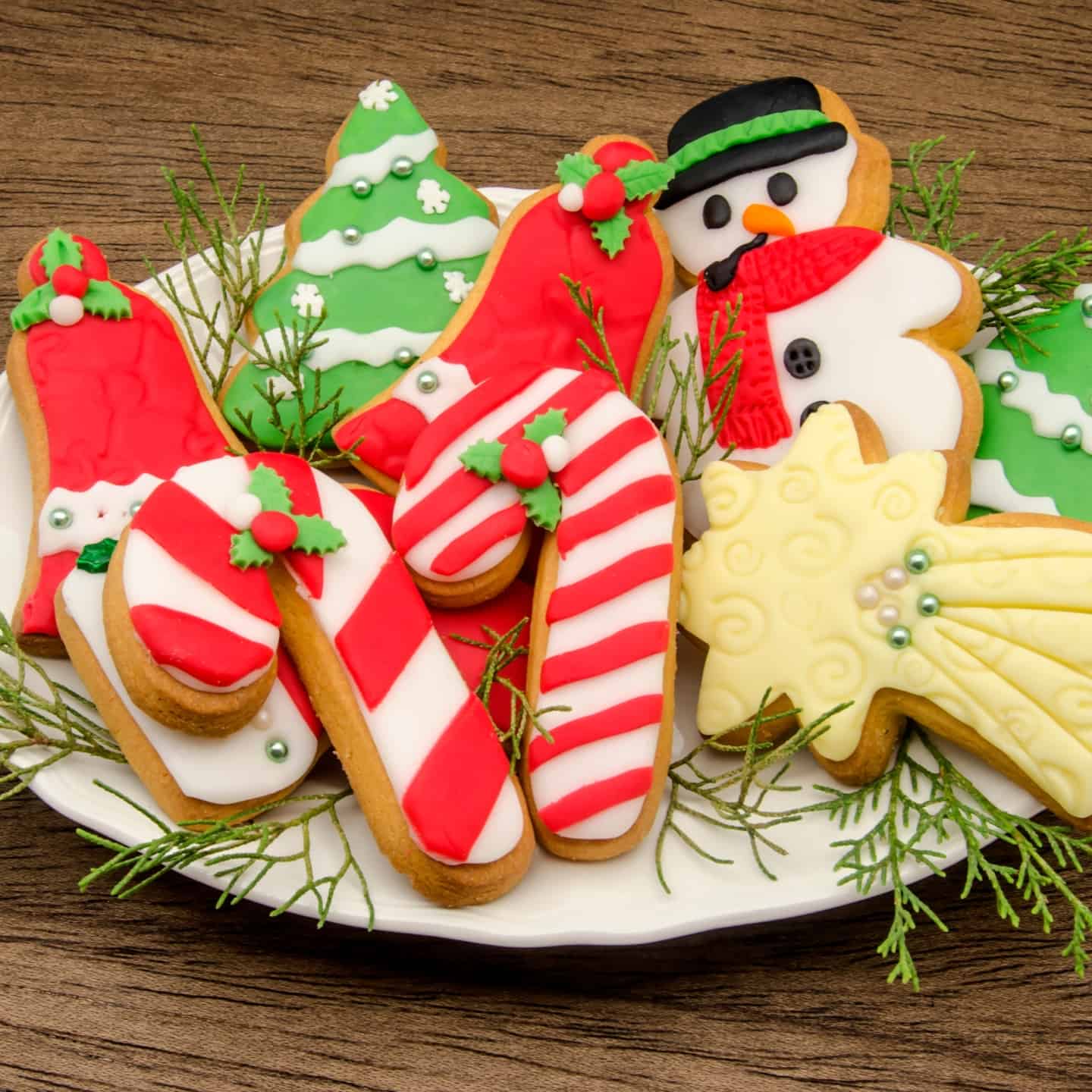 Christmas Cookie with Few Ingredients - Featured