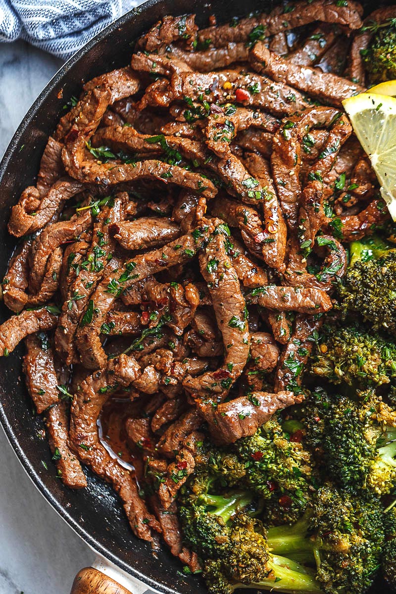 LEMON GARLIC BUTTER STEAK AND BROCCOLI SKILLET